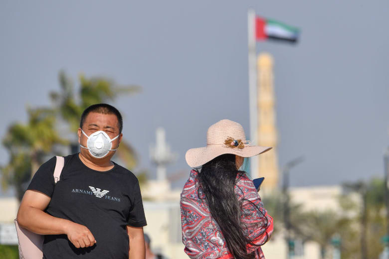 فحص مئات المخالطين للمصابين بالإمارات كوقاية تجاه فيروس كورونا الجديد فحص مئات المخالطين للمصابين بالإمارات كوقاية تجاه فيروس كورونا الجديد