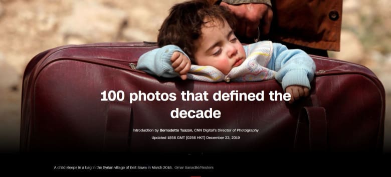 صورة "الطفل النائم بالحقيبة" التي التقطها عمر لوكالة "رويترز" واختارتها CNN غلافاً لقصة عن 100 صورة تحدد ملامح العقد الأوّل صورة "الطفل النائم بالحقيبة" التي التقطها عمر لوكالة "رويترز" واختارتها CNN غلافاً لقصة عن 100 صورة تحدد ملامح العقد الأوّل