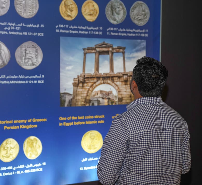 إليك أشكال العملات النقدية من عصور ما قبل الإسلام إلى إصدار أول عملة نقدية إسلامية بمعرض النقود الإسلامية تاريخ ي كشف في أبوظبي Cnn Arabic