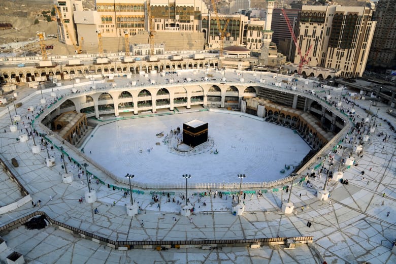 بالصور.. إخلاء الحرم المكي وتعقيمه لمنع انتشار فيروس كورونا بالصور.. إخلاء الحرم المكي وتعقيمه لمنع انتشار فيروس كورونا
