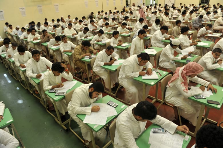 من اليوم السعودية تعلق الدراسة بالمدارس ومؤسسات التعليم الجامعي والمهني في القطيف لأسبوعين Cnn Arabic