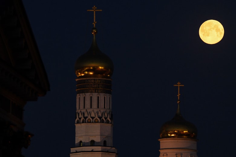 القمر العملاق الأكبر والأكثر إشراقاً لعام 2020 القمر العملاق الأكبر والأكثر إشراقاً لعام 2020