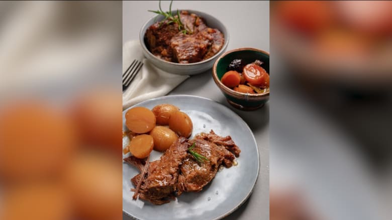 مطبخ "إيلي".. تعرف إلى أول مطبخ لتوفير طعام "كوشر" اليهودي في الإمارات مطبخ "إيلي".. تعرف إلى أول مطبخ لتوفير طعام "كوشر" اليهودي في الإمارات