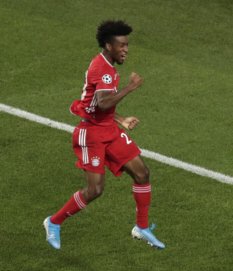 لاعب الفريق البافاري كينغسلي كومان بعد تسجيله هدف المباراة الوحيد في الدقيقة 59 لاعب الفريق البافاري كينغسلي كومان بعد تسجيله هدف المباراة الوحيد في الدقيقة 59