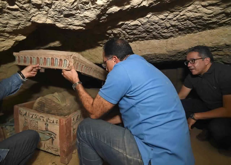 "مغلقة منذ القدم".. اكتشاف "عدد هائل" من التوابيت في مصر "مغلقة منذ القدم".. اكتشاف "عدد هائل" من التوابيت في مصر