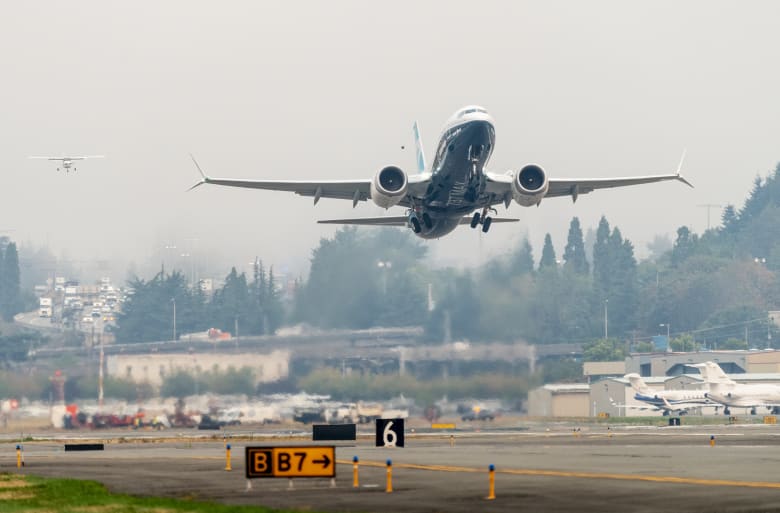 طائرة بوينغ "737 ماكس" طائرة بوينغ "737 ماكس"
