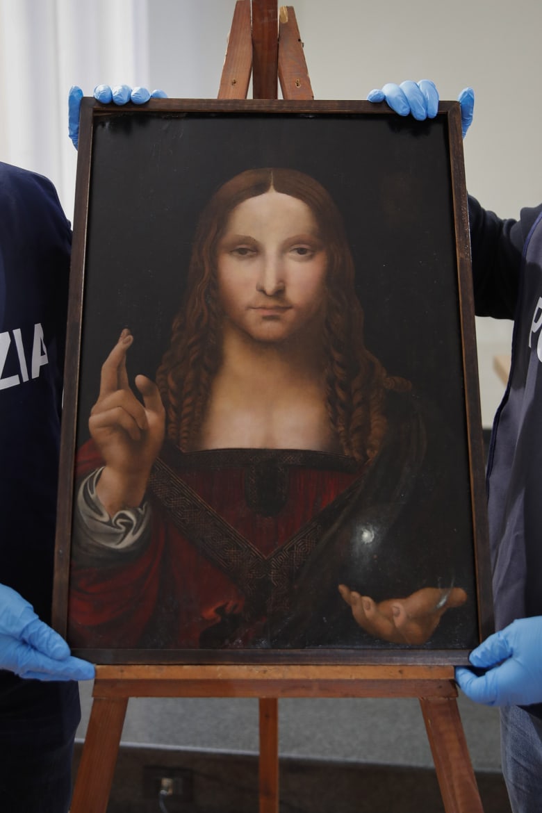 عمرها 500 عام.. استعادة نسخة مسروقة من لوحة "سالفاتور موندي" لليوناردو دافنشي