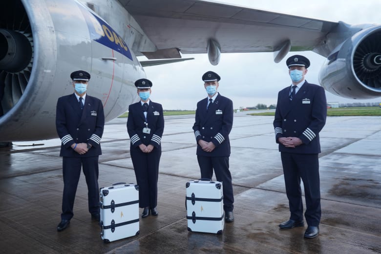 تحمل هذه الحقائب الفاخرة محدودة الإصدار قطعا لطائرات متقاعدة داخلها