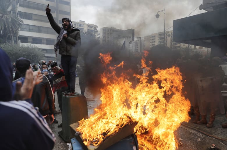لبنان: تواصل الاشتباكات بين محتجين وقوى الأمن في طرابلس لليوم الرابع
