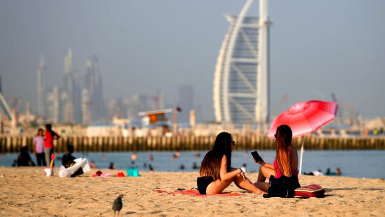 هكذا تدفع دبي ثمن إدخال السياح بظل جائحة كورونا هكذا تدفع دبي ثمن إدخال السياح بظل جائحة كورونا
