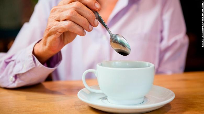 احتساء القهوة أو الشاي صباحًا قد يرتبط بتراجع خطر السكتة الدماغية والخرف