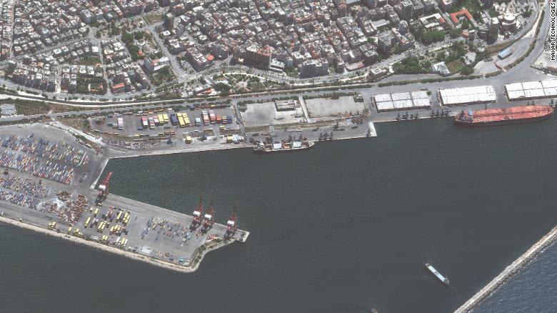 صورة بالأقمار الصناعية للسفينة "ماتروس بوزينيتش" في ميناء اللاذقية