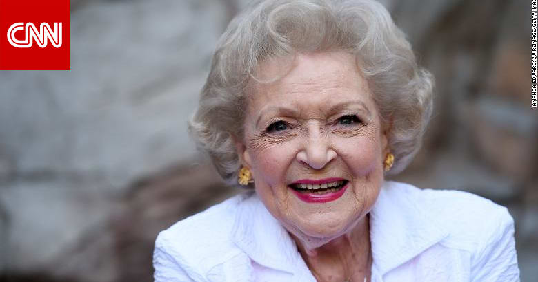 وفاة الممثلة الأمريكية المحبوبة بيتي وايت عن عمر يناهز 99 عامًا