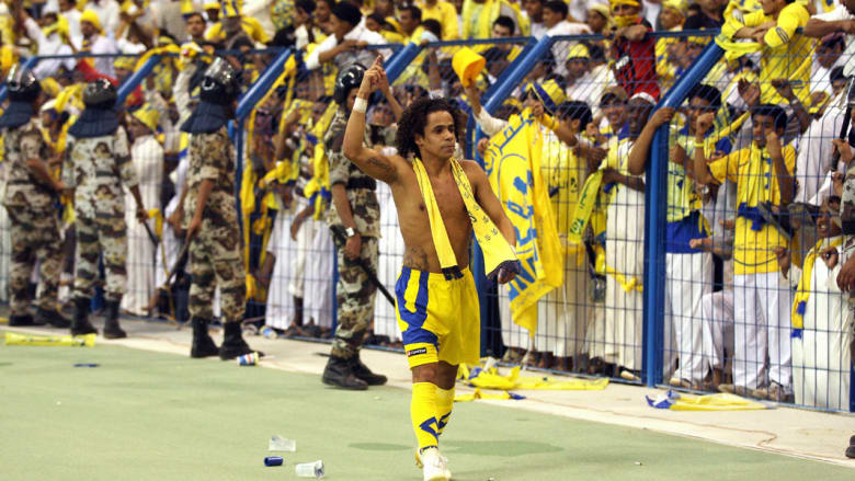 الهلال يلحق أول هزيمة بالنصر ويؤجل تتويجه بلقب الدوري السعودي الهلال يلحق أول هزيمة بالنصر ويؤجل تتويجه بلقب الدوري السعودي
