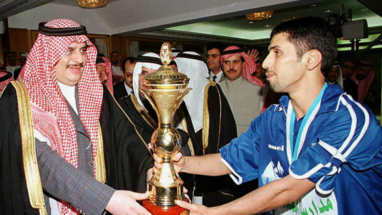 الهلال يلحق أول هزيمة بالنصر ويؤجل تتويجه بلقب الدوري السعودي الهلال يلحق أول هزيمة بالنصر ويؤجل تتويجه بلقب الدوري السعودي