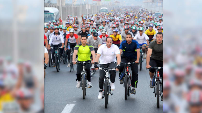 السيسي يشارك في ماراثون للدراجات السيسي يشارك في ماراثون للدراجات