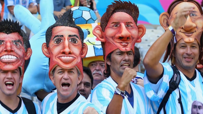 أغرب تقليعات التشجيع في كأس العالم.. الجنون فنون أغرب تقليعات التشجيع في كأس العالم.. الجنون فنون
