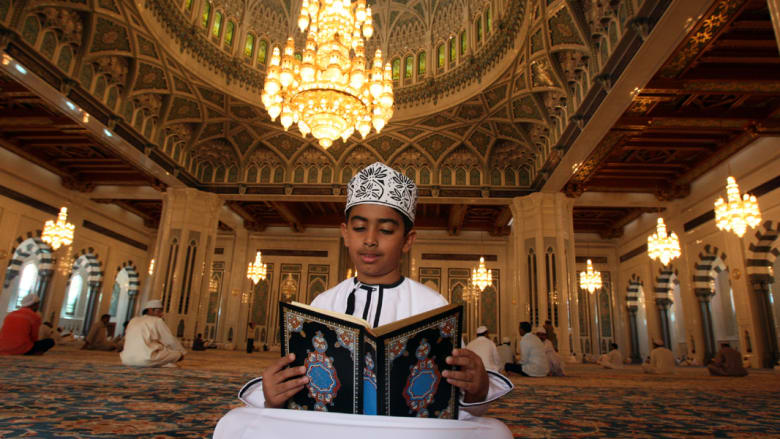 مزار الملوك والأمراء.. ما الذي يميز جامع السلطان قابوس الأكبر في سلطنة عمان؟ مزار الملوك والأمراء.. ما الذي يميز جامع السلطان قابوس الأكبر في سلطنة عمان؟