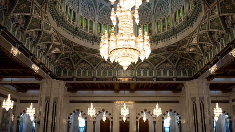 مزار الملوك والأمراء.. ما الذي يميز جامع السلطان قابوس الأكبر في سلطنة عمان؟ مزار الملوك والأمراء.. ما الذي يميز جامع السلطان قابوس الأكبر في سلطنة عمان؟