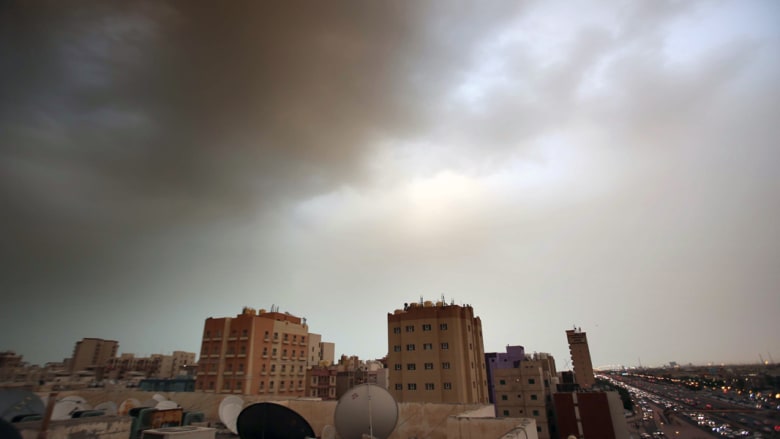 العاصفة الرملية تهب على الكويت أيضا العاصفة الرملية تهب على الكويت أيضا