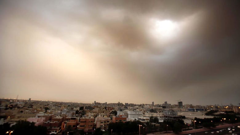إدارة الأرصاد الجوية الكويتية حذرت من ان سرعة الرياح قد تصل إلى أكثر من 70 كلم في الساعة إدارة الأرصاد الجوية الكويتية حذرت من ان سرعة الرياح قد تصل إلى أكثر من 70 كلم في الساعة