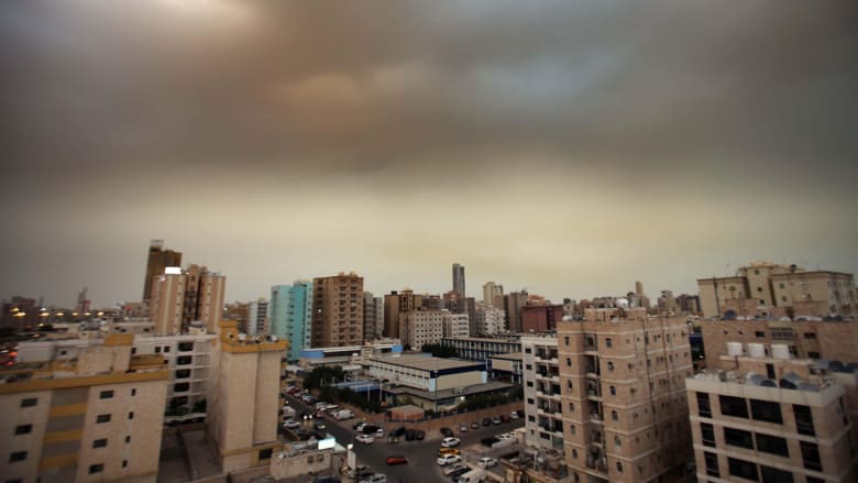 عاصفة رملية تهب على الكويت عاصفة رملية تهب على الكويت