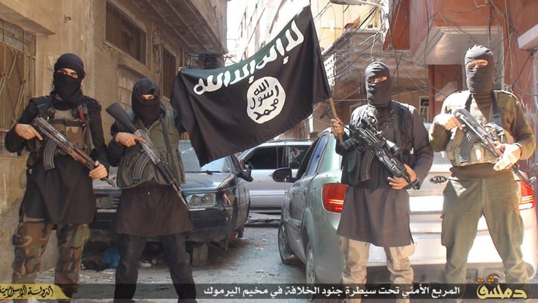 بالصور.. داعش ينشر لقطات لعناصره من داخل مخيم اليرموك دون 10 كيلومترات عن دمشق بالصور.. داعش ينشر لقطات لعناصره من داخل مخيم اليرموك دون 10 كيلومترات عن دمشق