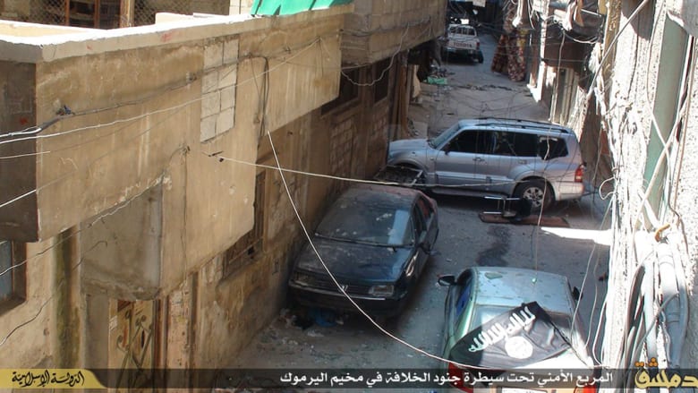 بالصور.. داعش ينشر لقطات لعناصره من داخل مخيم اليرموك دون 10 كيلومترات عن دمشق بالصور.. داعش ينشر لقطات لعناصره من داخل مخيم اليرموك دون 10 كيلومترات عن دمشق