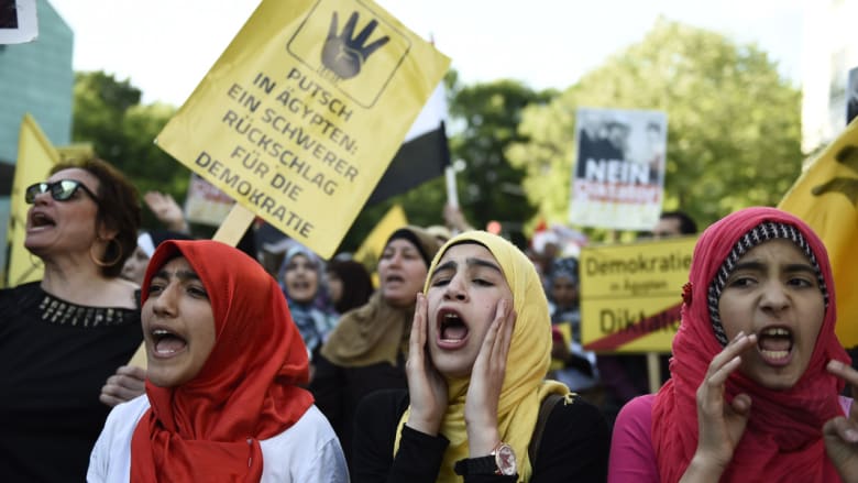 بالصور.. المسيرات المؤيدة والمعارضة للرئيس المصري السيسي في ألمانيا بالصور.. المسيرات المؤيدة والمعارضة للرئيس المصري السيسي في ألمانيا