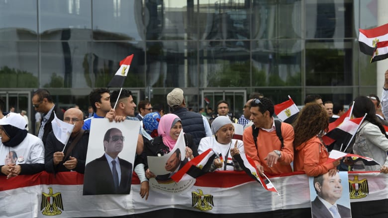 بالصور.. المسيرات المؤيدة والمعارضة للرئيس المصري السيسي في ألمانيا بالصور.. المسيرات المؤيدة والمعارضة للرئيس المصري السيسي في ألمانيا