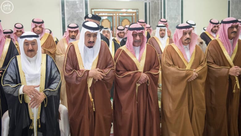 بالصور.. من مراسم تشييع الأمير سعود الفيصل في السعودية بالصور.. من مراسم تشييع الأمير سعود الفيصل في السعودية