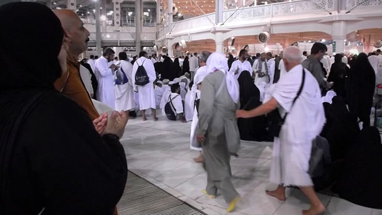 "يوميات حاج" بعدسة CNN.. مشاهد روحانية من مكة والمدينة كأنك برفقته "يوميات حاج" بعدسة CNN.. مشاهد روحانية من مكة والمدينة كأنك برفقته
