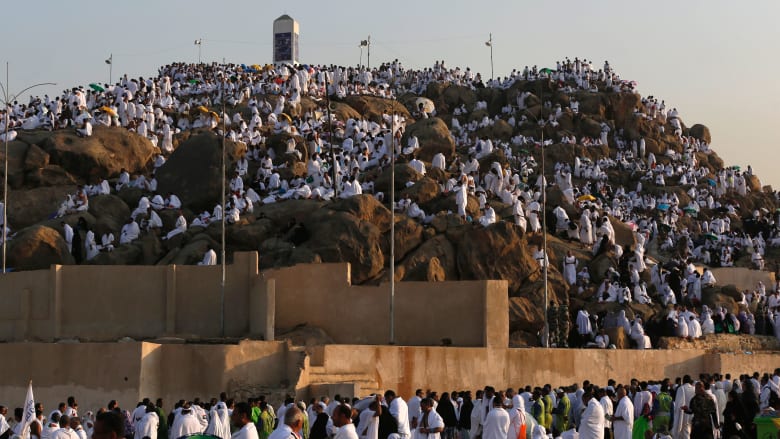 بيوم عرفة وعشية عيد الأضحى.. شاهد الحجاج على جبل عرفات بيوم عرفة وعشية عيد الأضحى.. شاهد الحجاج على جبل عرفات