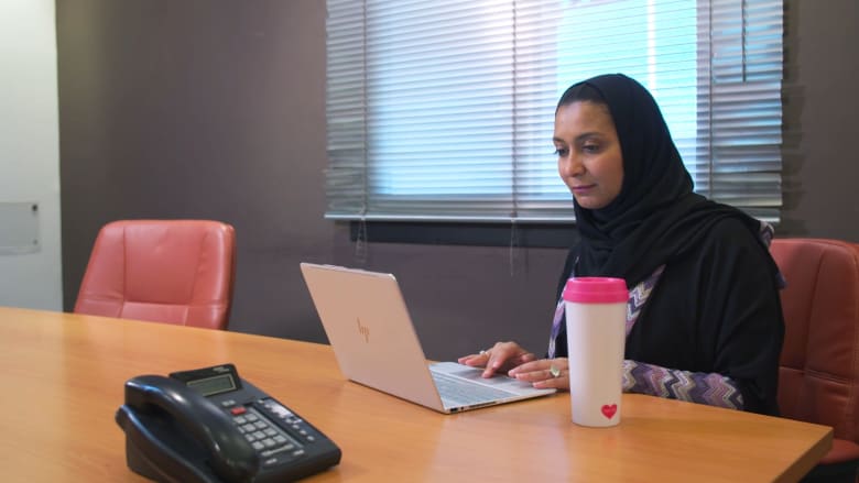 لي لي ابنة منى زكي وأحمد حلمي تبرز بتويتر بعد ظهورها الأول بمهرجان القاهرة السينمائي Cnn Arabic