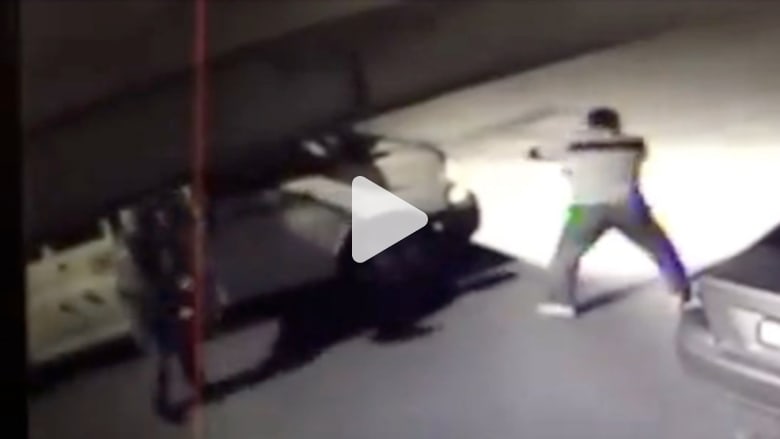 فيديو يظهر مقتل فلسطيني برصاص الشرطة الإسرائيلية وتصاعد التوتر بعد الحادث فيديو يظهر مقتل فلسطيني برصاص الشرطة الإسرائيلية وتصاعد التوتر بعد الحادث