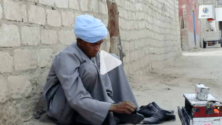 صيصة أبودوح.. مصرية تنكرت بزي الرجال 43 عاما وترفض خلعه صيصة أبودوح.. مصرية تنكرت بزي الرجال 43 عاما وترفض خلعه