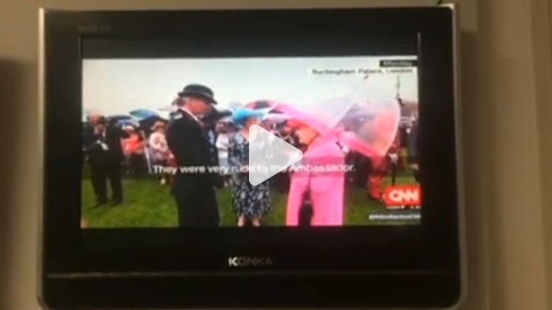 بالفيديو: حجب جزئي لتغطية CNN أثناء تعليقات الملكة إليزابيث عن فظاظة مسؤولين صينيين بالفيديو: حجب جزئي لتغطية CNN أثناء تعليقات الملكة إليزابيث عن فظاظة مسؤولين صينيين