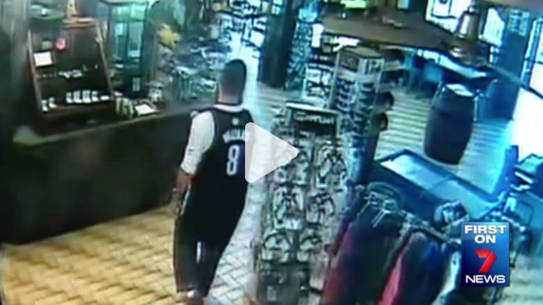 بالفيديو: الأمن الاسترالي يقبض على 5 يشتبه بتخطيطهم للسفر إلى سوريا والانضمام لداعش بالفيديو: الأمن الاسترالي يقبض على 5 يشتبه بتخطيطهم للسفر إلى سوريا والانضمام لداعش