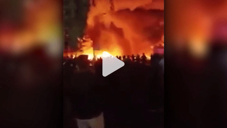 بالفيديو: أكثر من 125 قتيلاً في تفجير بغداد.. وداعش يتحمل المسؤولية بالفيديو: أكثر من 125 قتيلاً في تفجير بغداد.. وداعش يتحمل المسؤولية