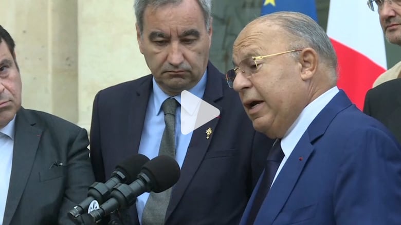 عميد مسجد باريس: نشعر بالحزن لقتل قسيس أوصانا ديننا باحترامه عميد مسجد باريس: نشعر بالحزن لقتل قسيس أوصانا ديننا باحترامه