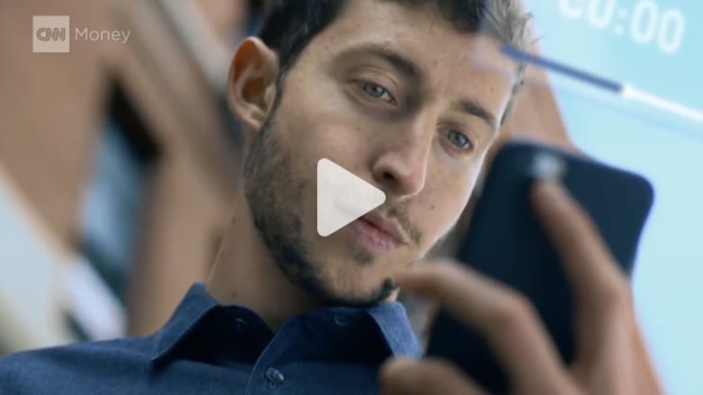 دب الباندا يرقص.. لنتحرر من عبودية الهواتف الذكية دب الباندا يرقص.. لنتحرر من عبودية الهواتف الذكية