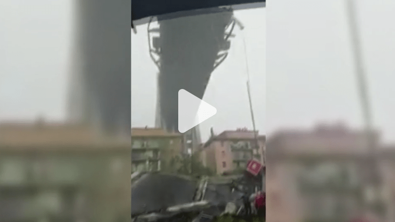 شاهد.. لحظة انهيار جسر في إيطاليا شاهد.. لحظة انهيار جسر في إيطاليا