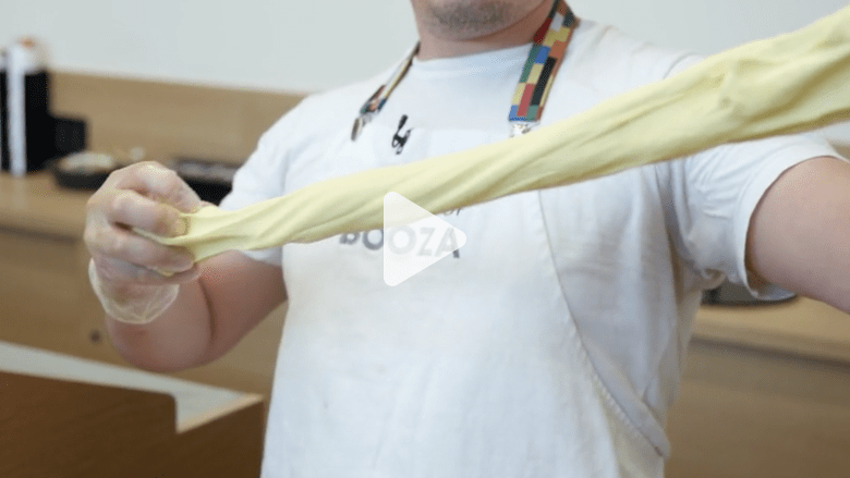في نيويورك.. مثلجات "مدخّنة" وأخرى تُمط مثل العلكة في نيويورك.. مثلجات "مدخّنة" وأخرى تُمط مثل العلكة