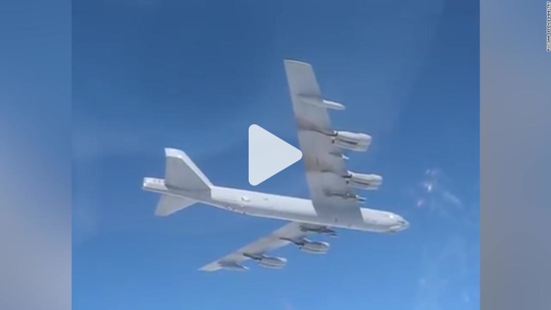 مقاتلة روسية ترصد بكاميراتها قاذفة B-52 أمريكية فوق البلطيق مقاتلة روسية ترصد بكاميراتها قاذفة B-52 أمريكية فوق البلطيق