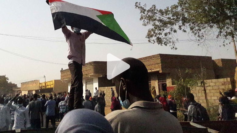 حصري.. يوم من انتفاضة السودان: تعذيب وثلاجة وبيوت أشباح ورعب حصري.. يوم من انتفاضة السودان: تعذيب وثلاجة وبيوت أشباح ورعب