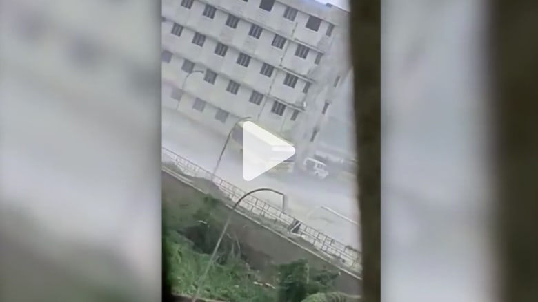 شاهد.. ماذا فعلت رياح الاعصار "فاني" بحافلة في الهند؟ شاهد.. ماذا فعلت رياح الاعصار "فاني" بحافلة في الهند؟