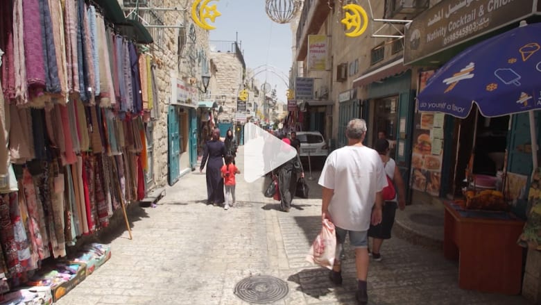 وسط ظروف اقتصادية قاسية.. كيف يرى الفلسطينيون مؤتمر البحرين؟ وسط ظروف اقتصادية قاسية.. كيف يرى الفلسطينيون مؤتمر البحرين؟