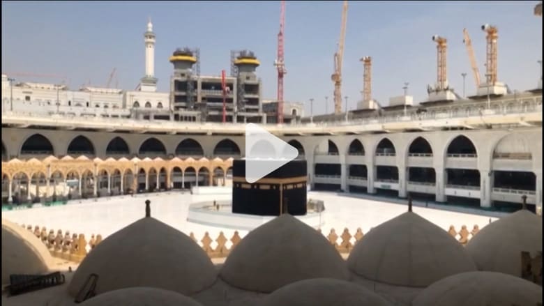 منها الصلاة عبر الإنترنت.. كيف أثرت كورونا على ممارسة الشعائر الدينية؟ منها الصلاة عبر الإنترنت.. كيف أثرت كورونا على ممارسة الشعائر الدينية؟
