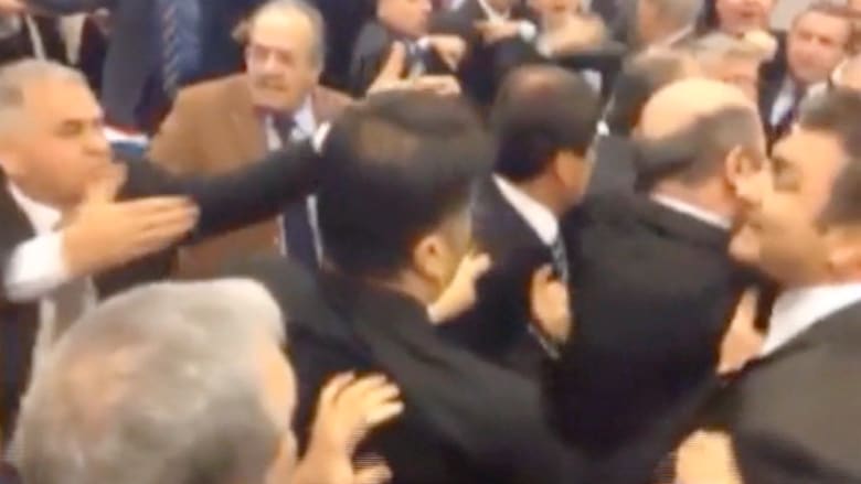 تراشق لكمات في البرلمان التركي