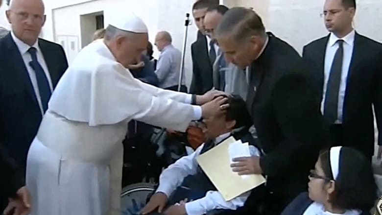 فيديو لطرد الأرواح الشريرة يثير الجدل حول البابا فرانسيس